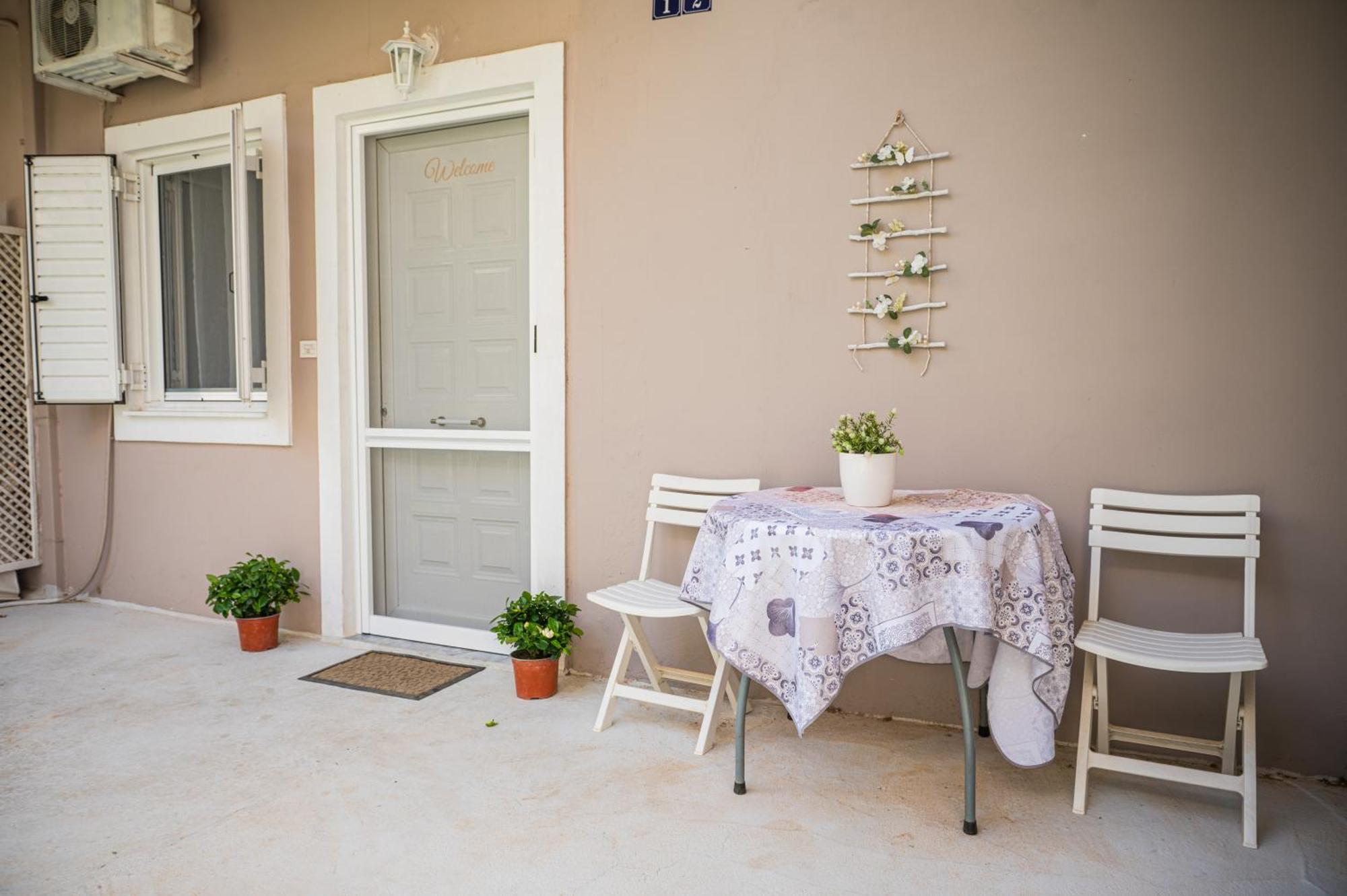 Apartment Happy Room-2' From Sea Kalamata